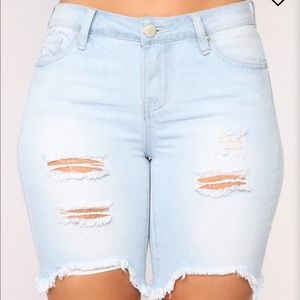 Bermuda light blue wash shorts